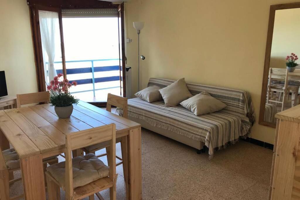 El Faro Apartaments Platja Llarga-Les Salines-Tgn ตาร์ราโกนา ภายนอก รูปภาพ