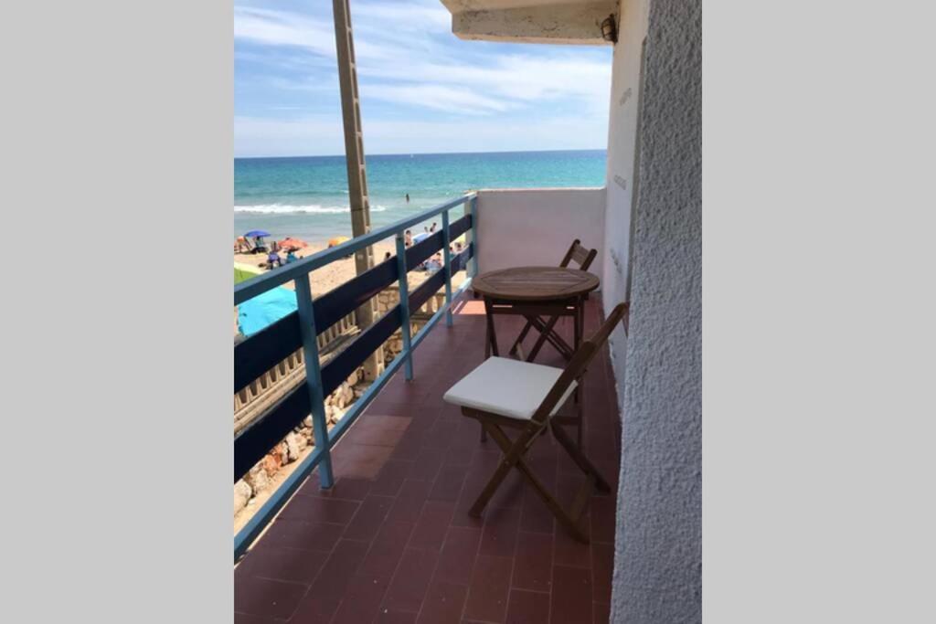 El Faro Apartaments Platja Llarga-Les Salines-Tgn ตาร์ราโกนา ภายนอก รูปภาพ
