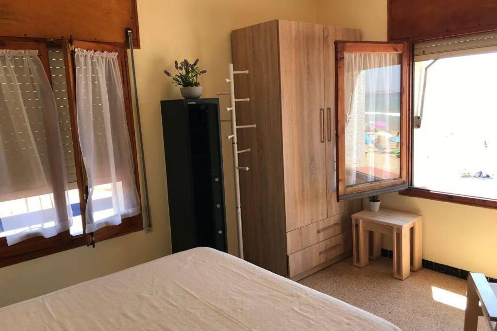 El Faro Apartaments Platja Llarga-Les Salines-Tgn ตาร์ราโกนา ภายนอก รูปภาพ