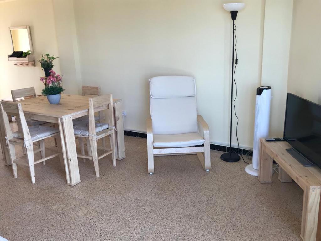 El Faro Apartaments Platja Llarga-Les Salines-Tgn ตาร์ราโกนา ภายนอก รูปภาพ